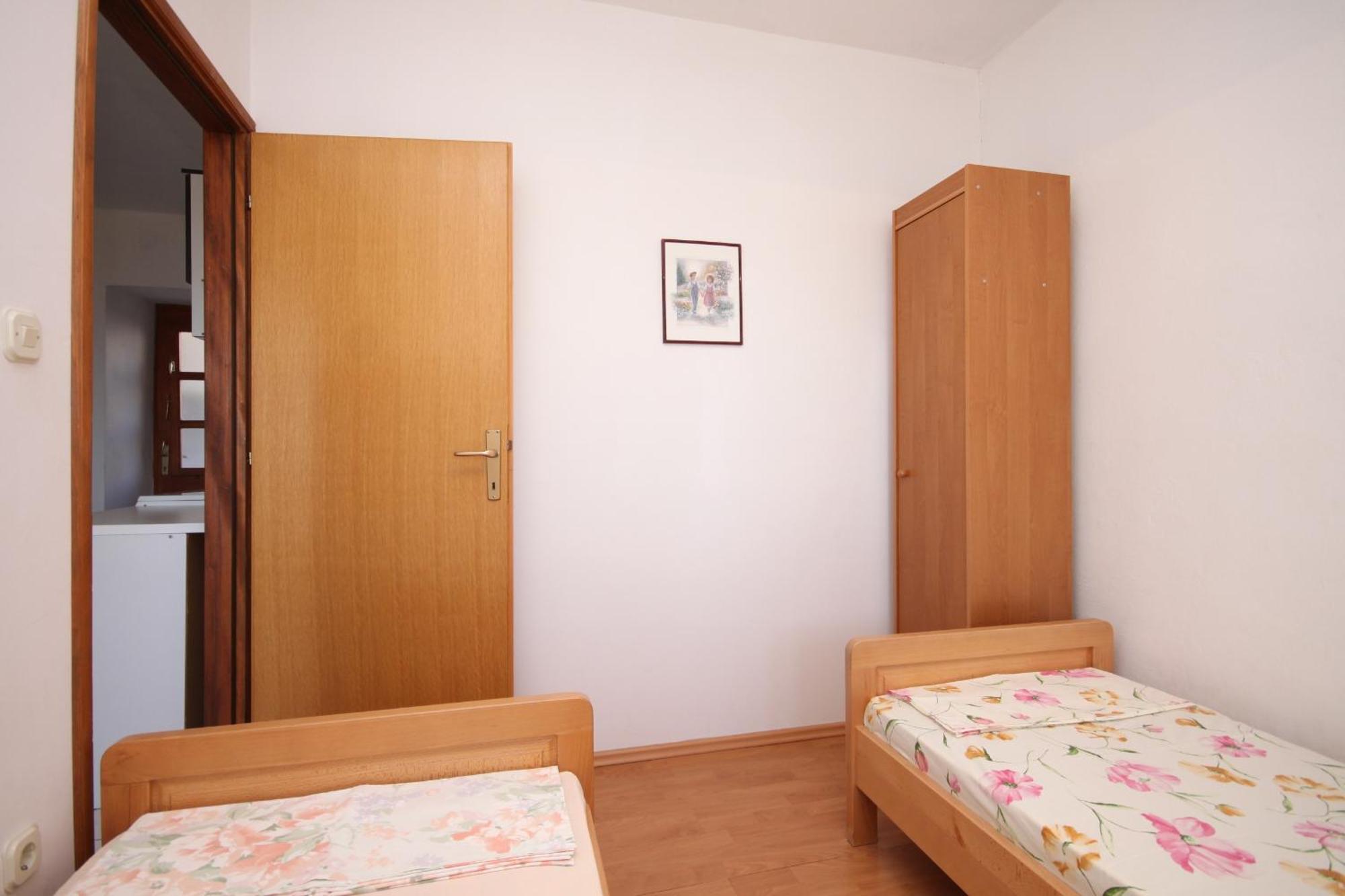 Apartments With A Parking Space Ivan Dolac, Hvar - 8797 Номер фото